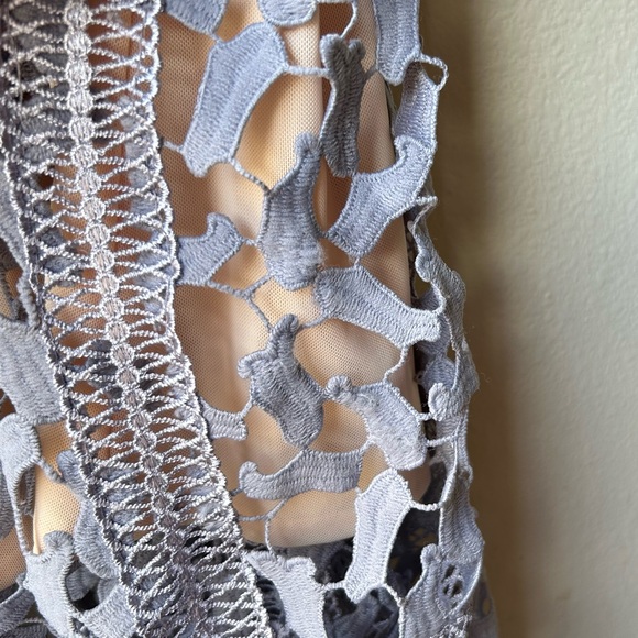 Elliatt Tingle Floral Crochet Lace Overlay Midi Dress Lilac Grey Purple Nude M - Picture 13 of 16